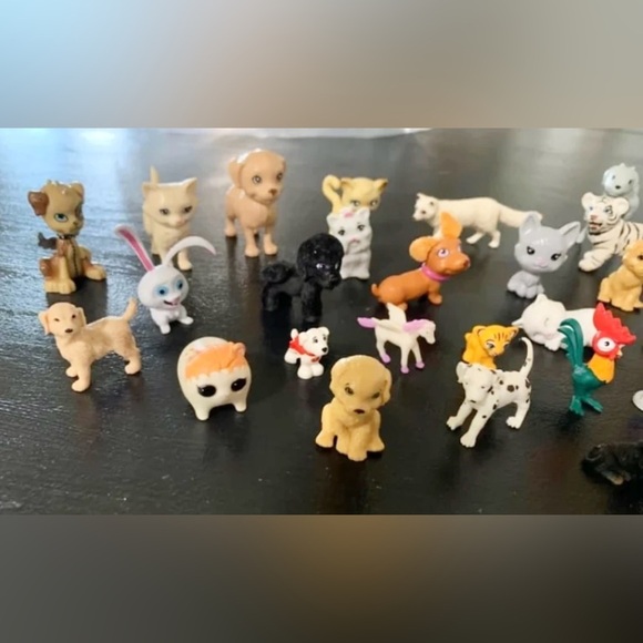 Mini toy animal figures lot of 31 cats/dogs Disney-Tsum Tsum-Barbie toys - Picture 2 of 9